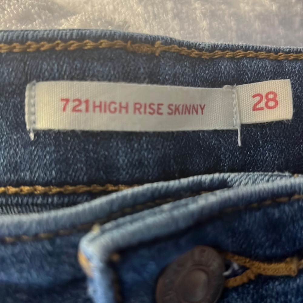 Levi’s 721 high rise skinny size 28
